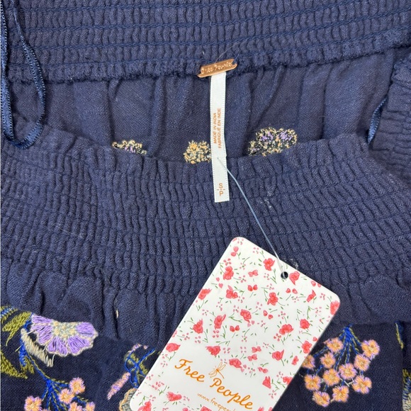 Floral Embroidered Top - Picture 3 of 6